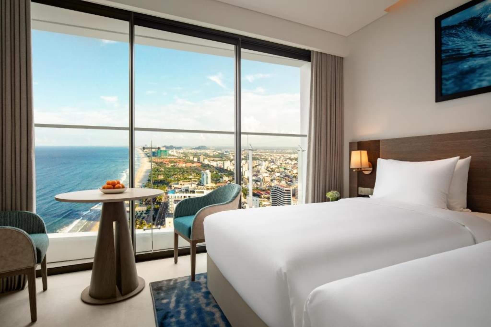 Phòng deluxe có view biển tuyệt đẹp của Radisson Hotel Da Nang 