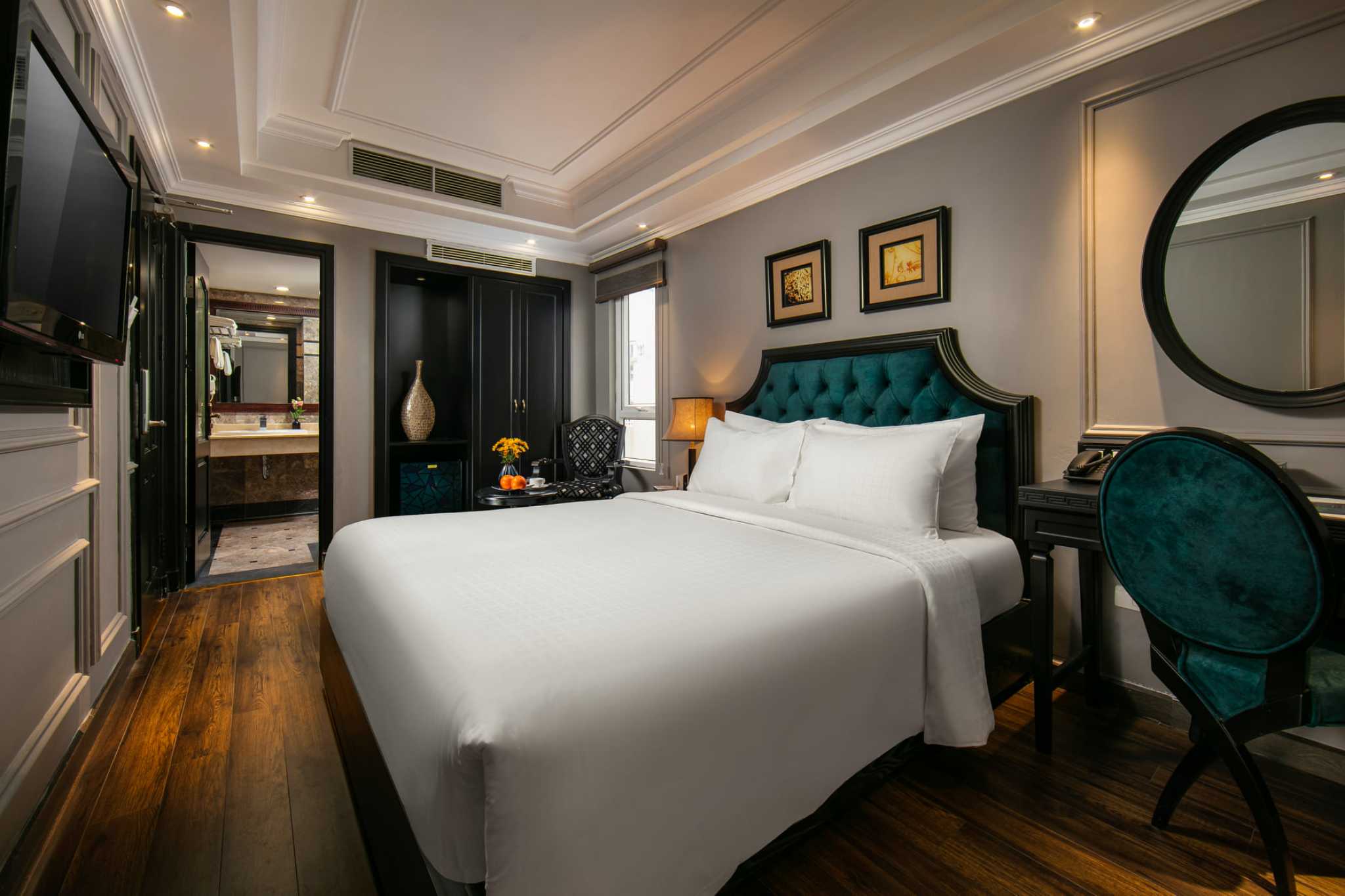 Phòng Deluxe tại Scent Premium Hotel Hà Nội