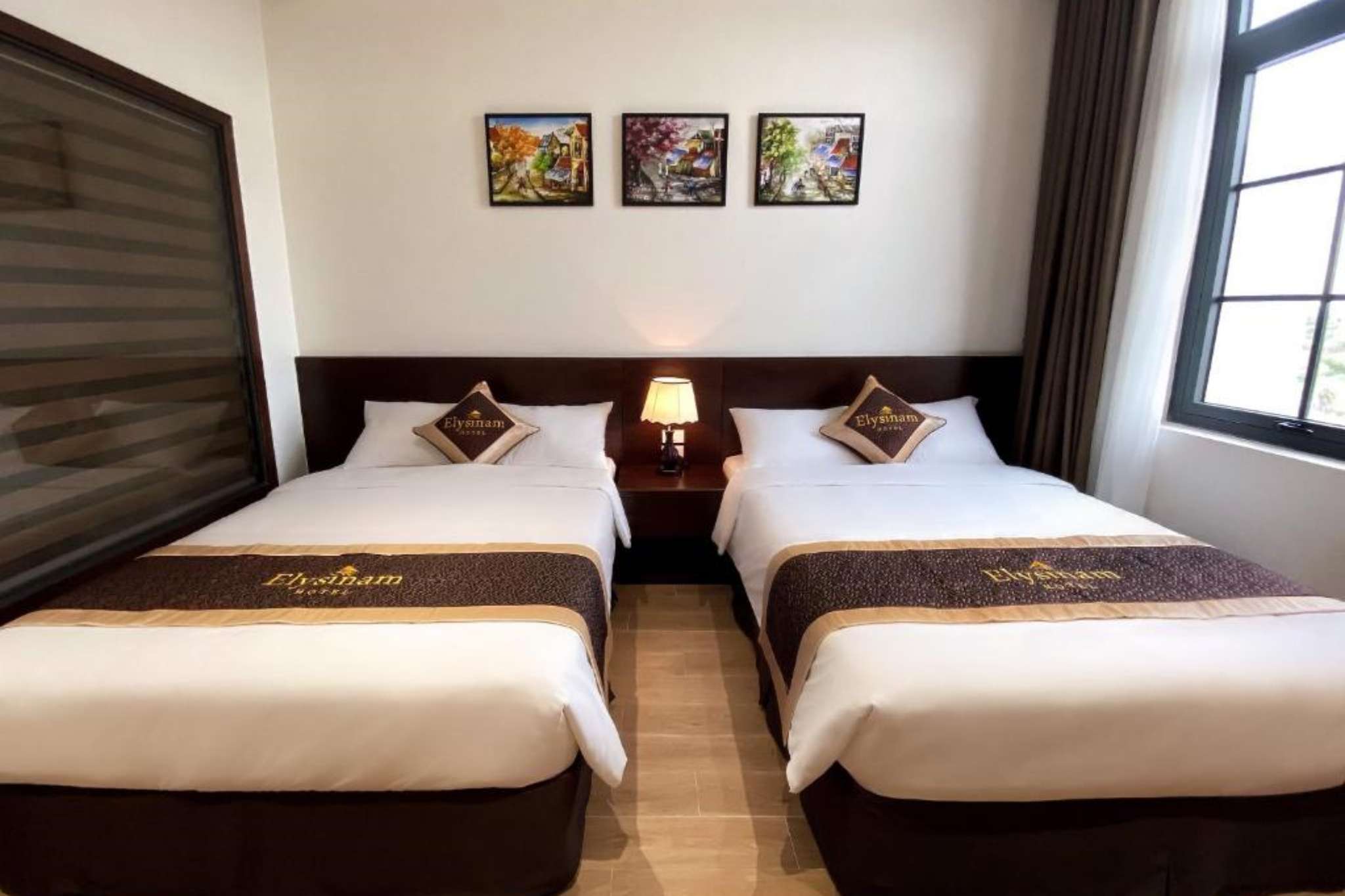 Vẫn là hạng phòng Deluxe nhưng có 2 giường đơn thay vì 1 giường đôi 