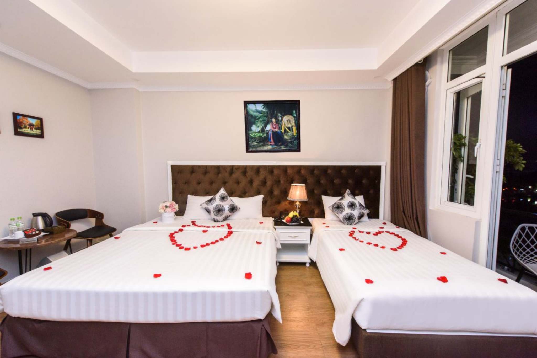 Phòng deluxe có ban công tại Ha Noi Morning Hotel