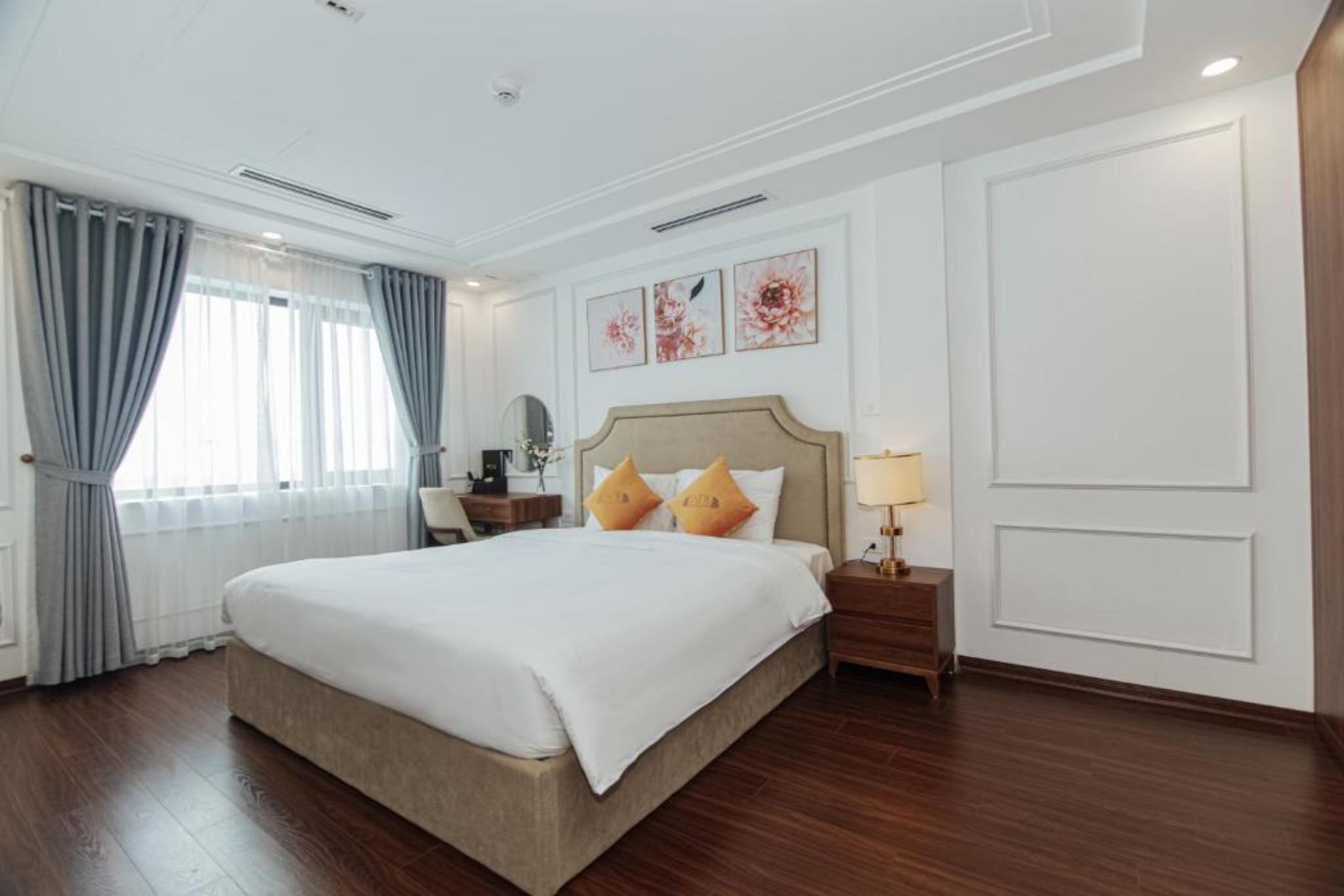 Một phòng ngủ trong hạng phòng căn hộ của Jade Ha Long Hotel