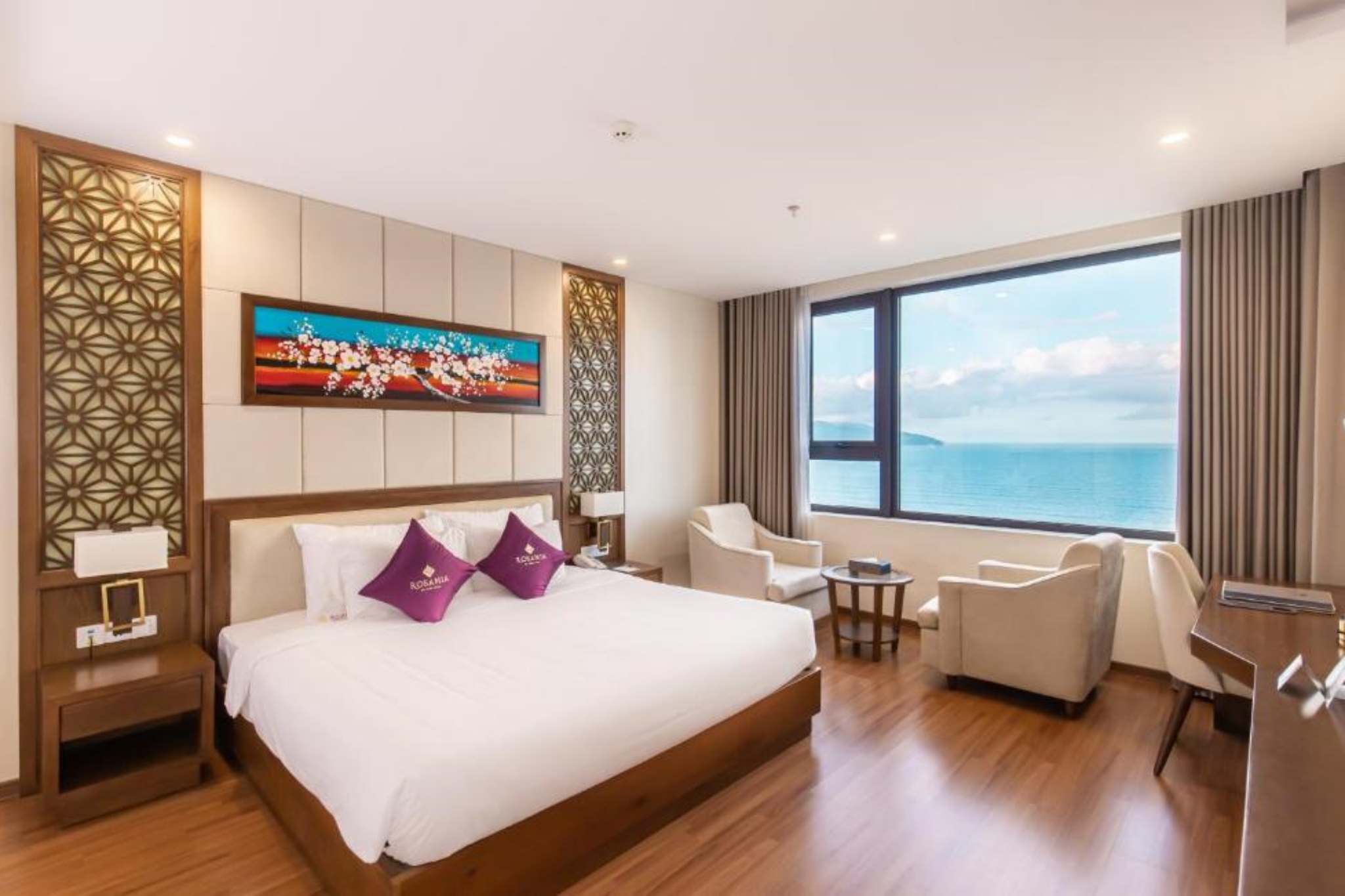 Phòng premier double front ocean view của Rosamia Da Nang Hotel 