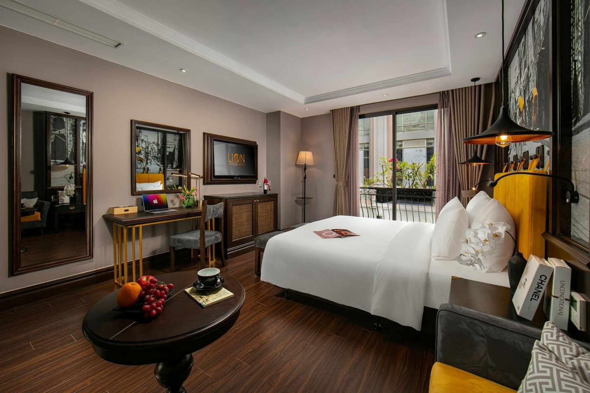 Phòng Premium Balcony tại Hanoi Lion Boutique Hotel