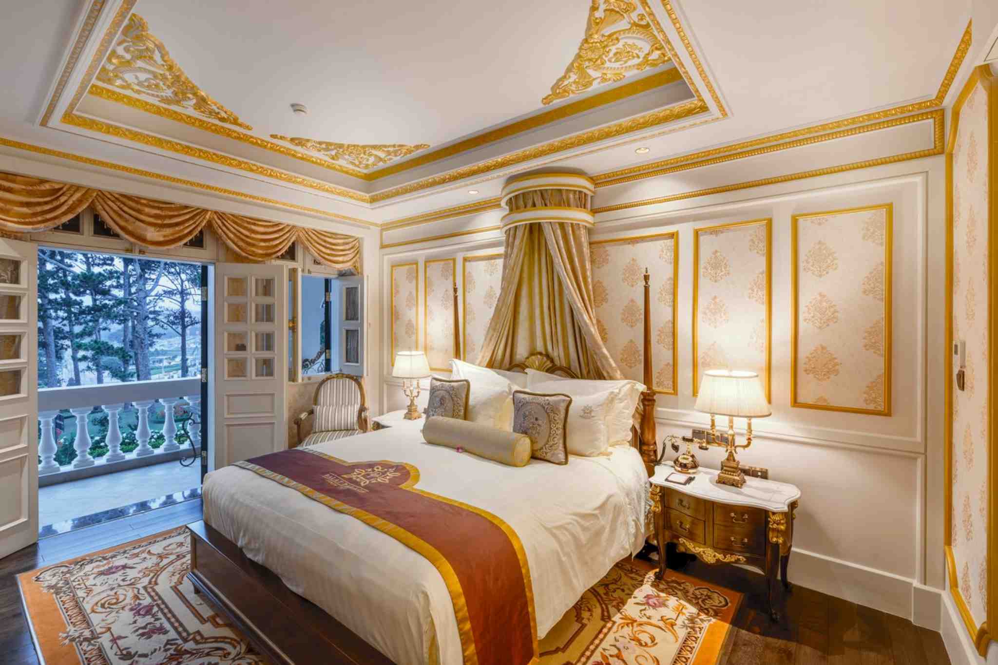 Không gian phòng royal suite của Đà Lạt Palace Heritage Hotel 