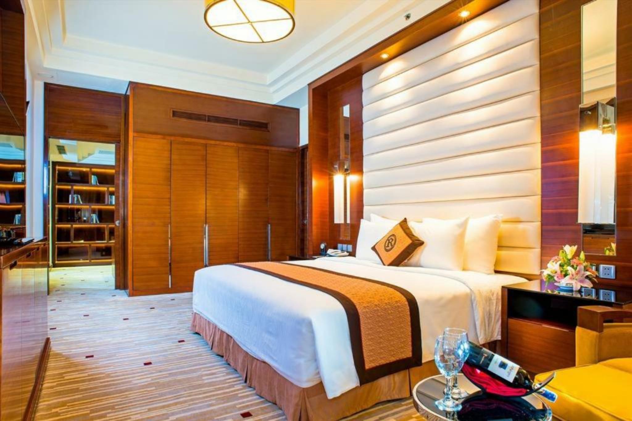 phòng suite của Royal Ha Long Hotel