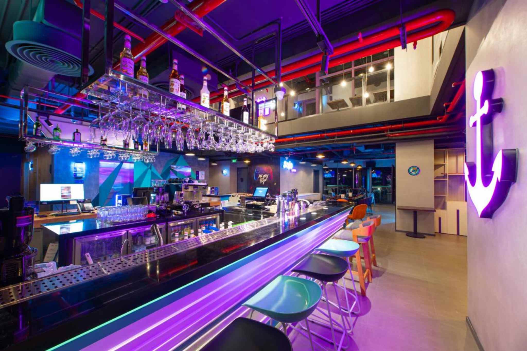 Quầy bar ấn tượng tại Sojo Ha Long Hotel 