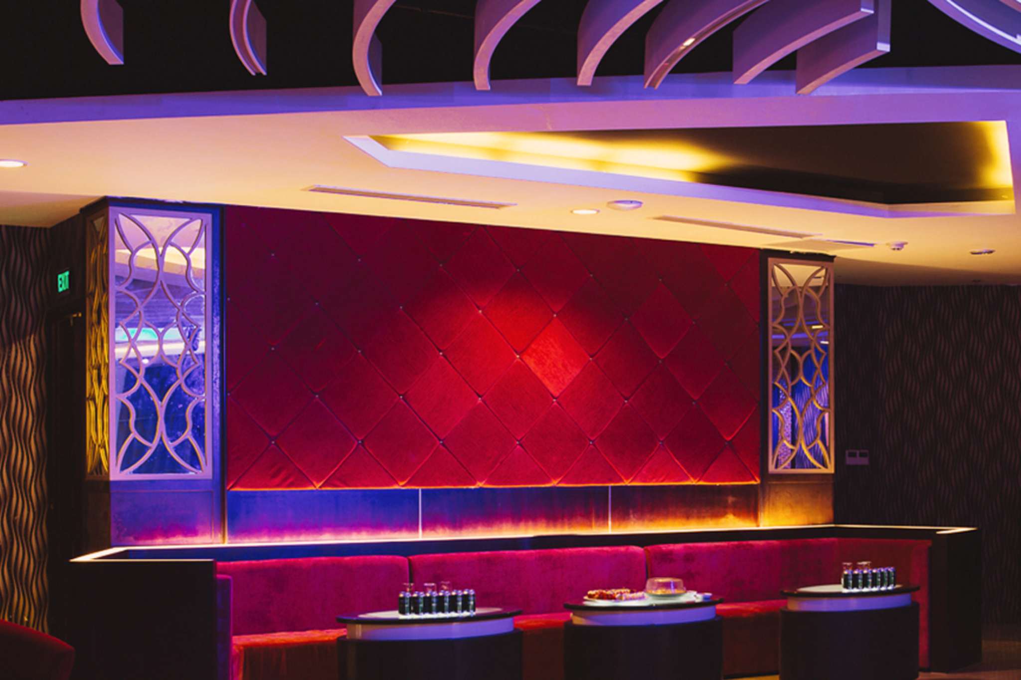 Không gian quầy lounge bar của Swiss Belresort Tuyền Lâm 