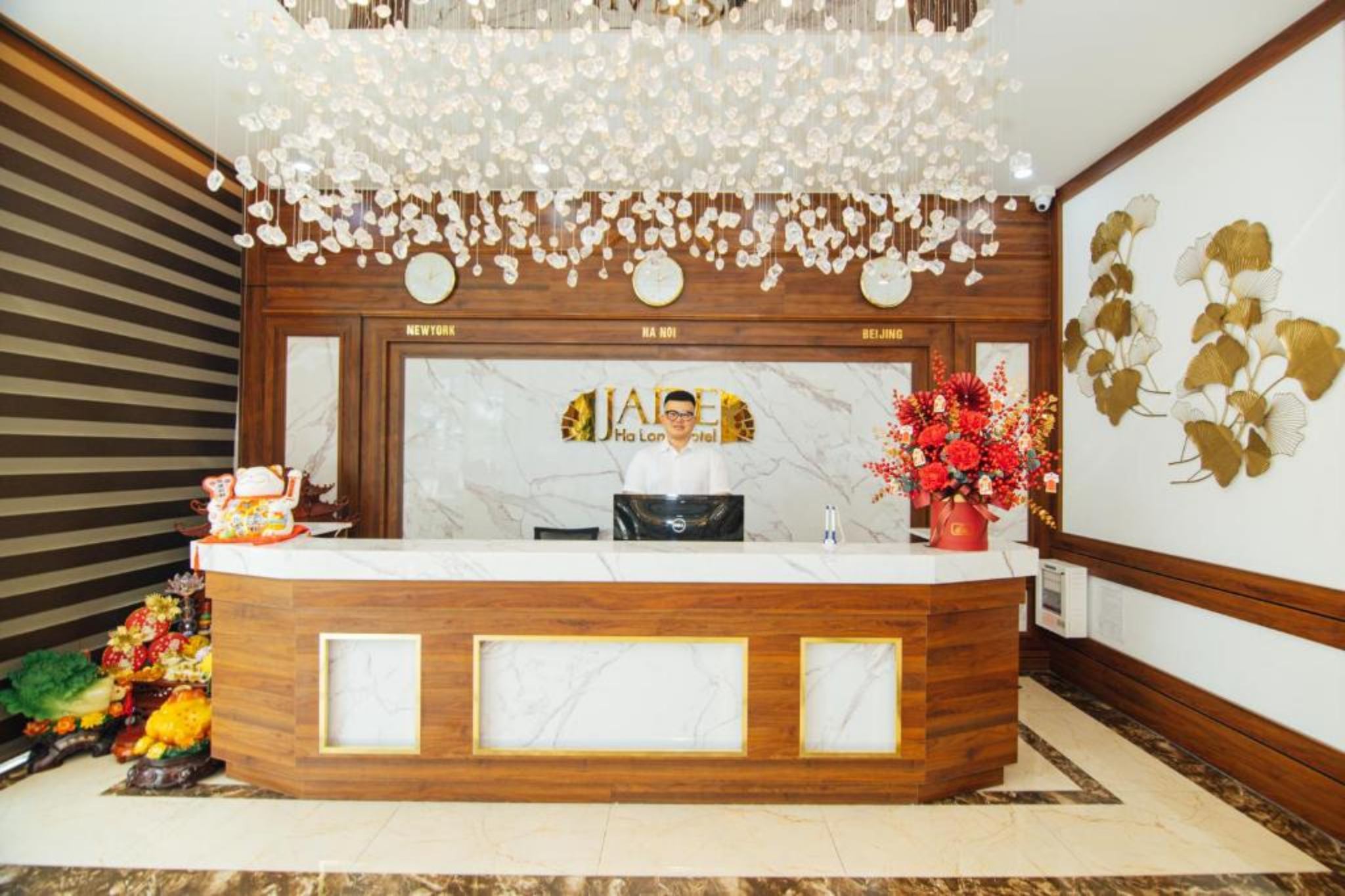 Quầy tiếp tân của Jade Ha Long Hotel
