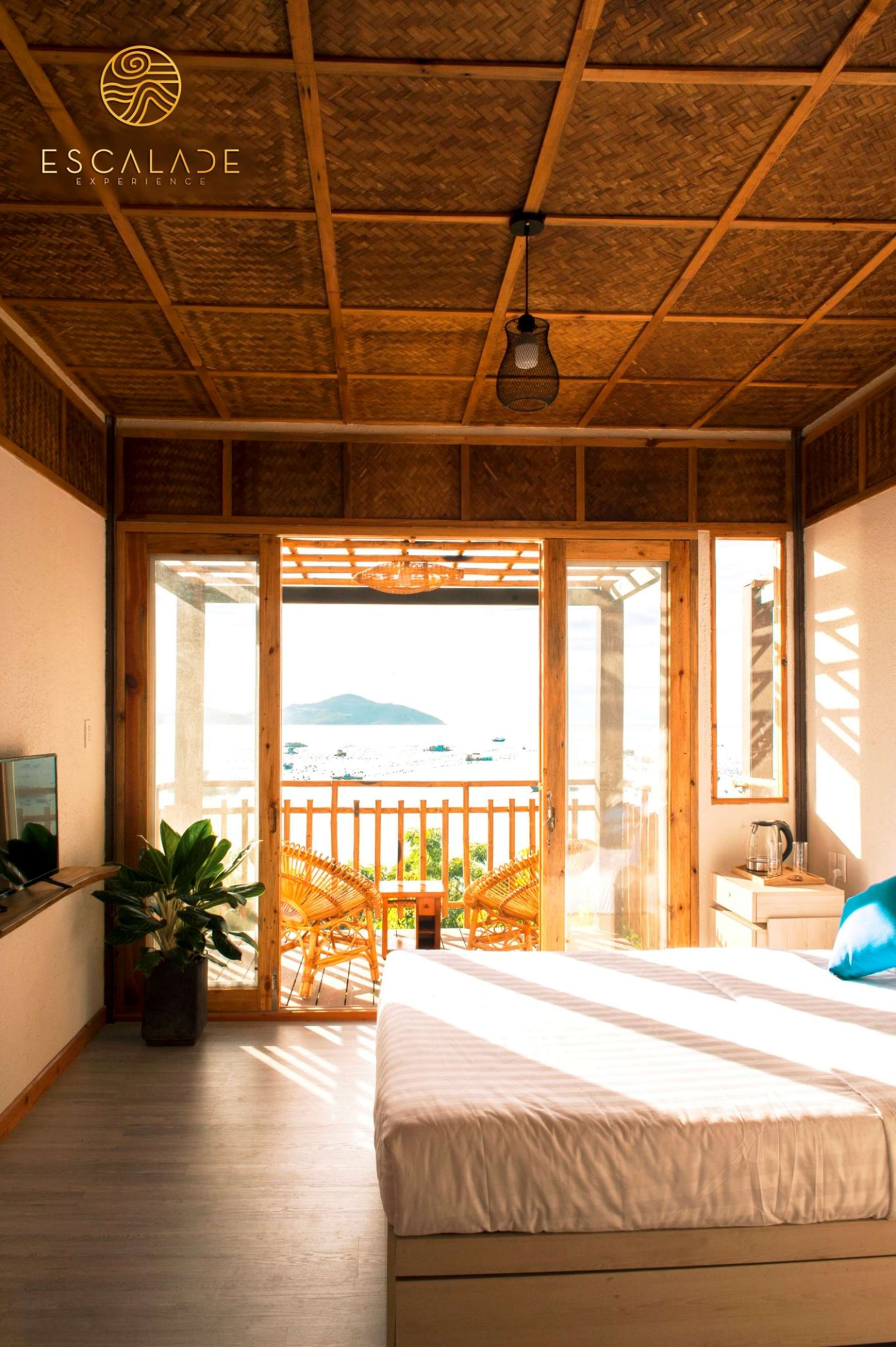 Thiết kế trần nhà tại Escalade Experience Cam Ranh