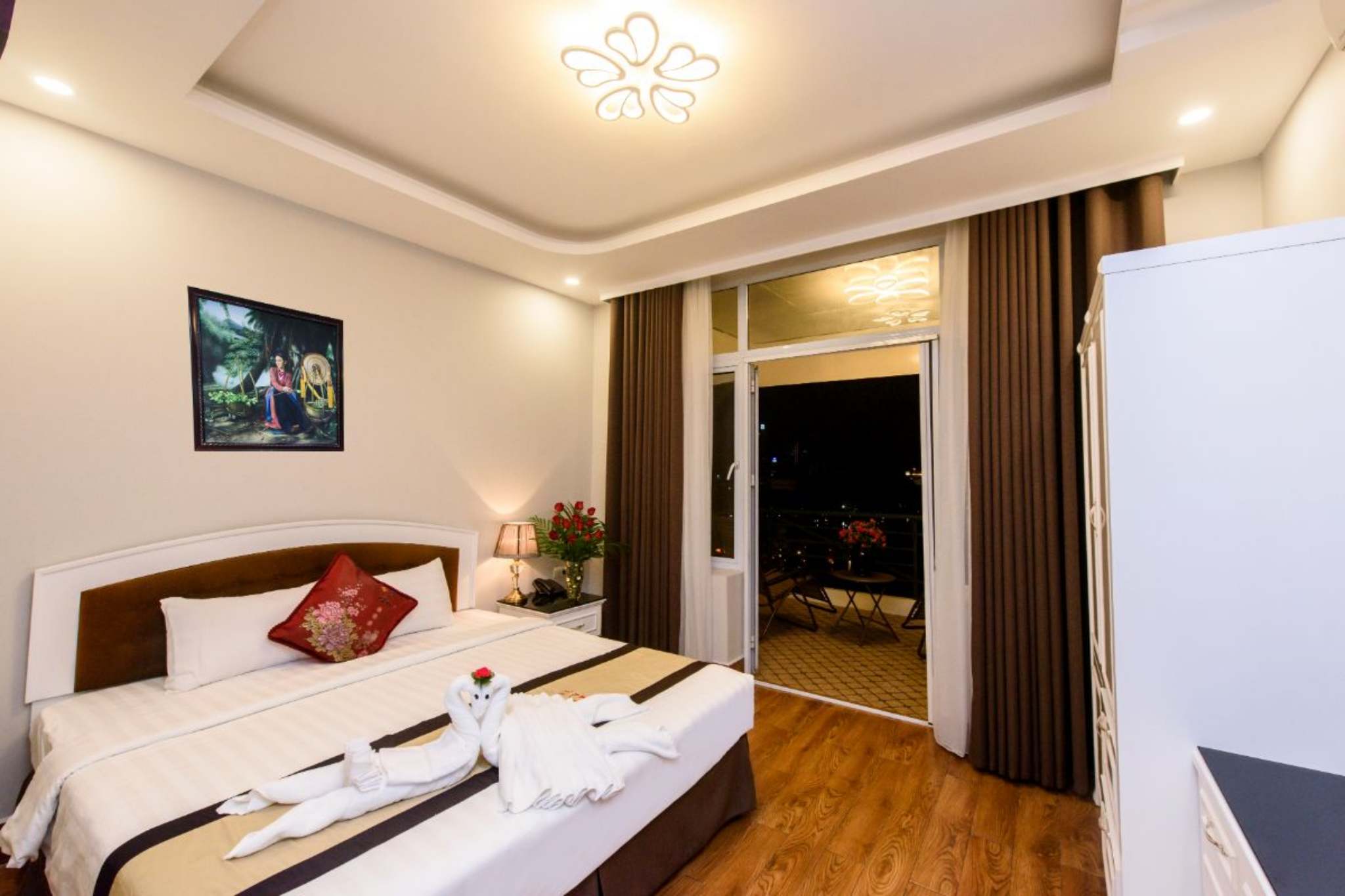 Phòng ngủ với thiết kế hiện đại của Ha Noi Morning Hotel