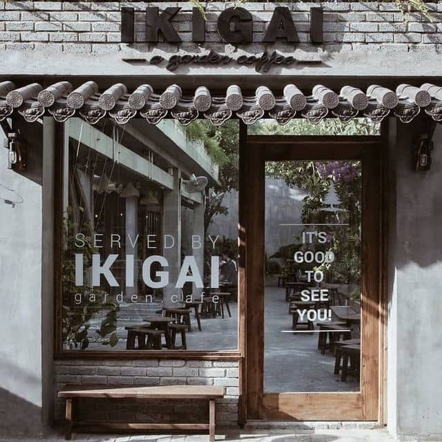 Review Ikigai Garden Cafe cửa kính