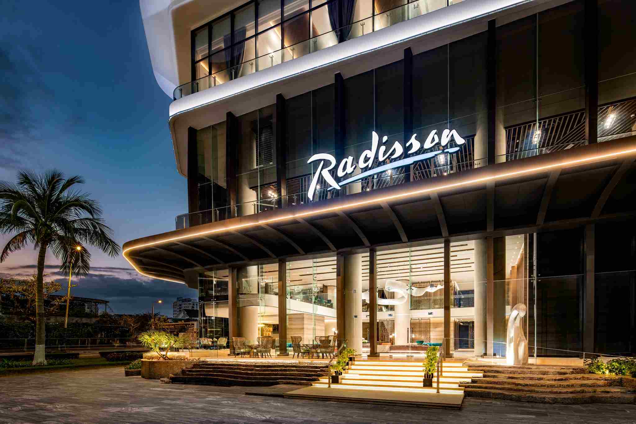 Không gian khi về đêm của Radisson Hotel Da Nang 