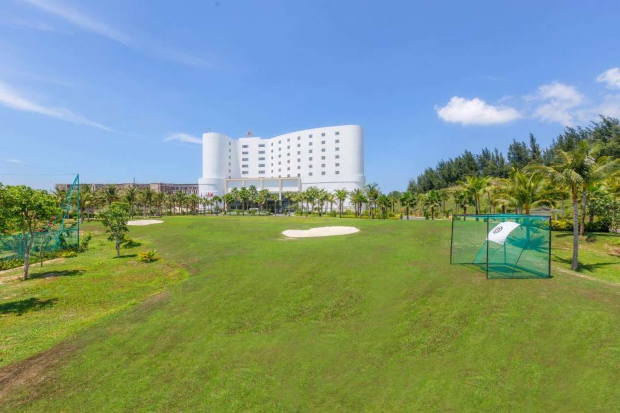 Không gian ngoài trời tại Selectum Noa Resort Cam Ranh