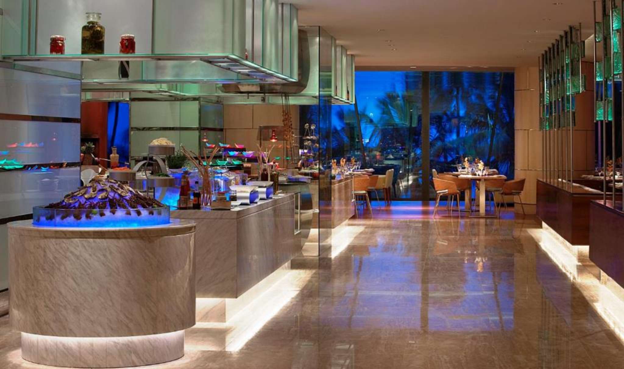 Nhà hàng tại Sheraton Nha Trang