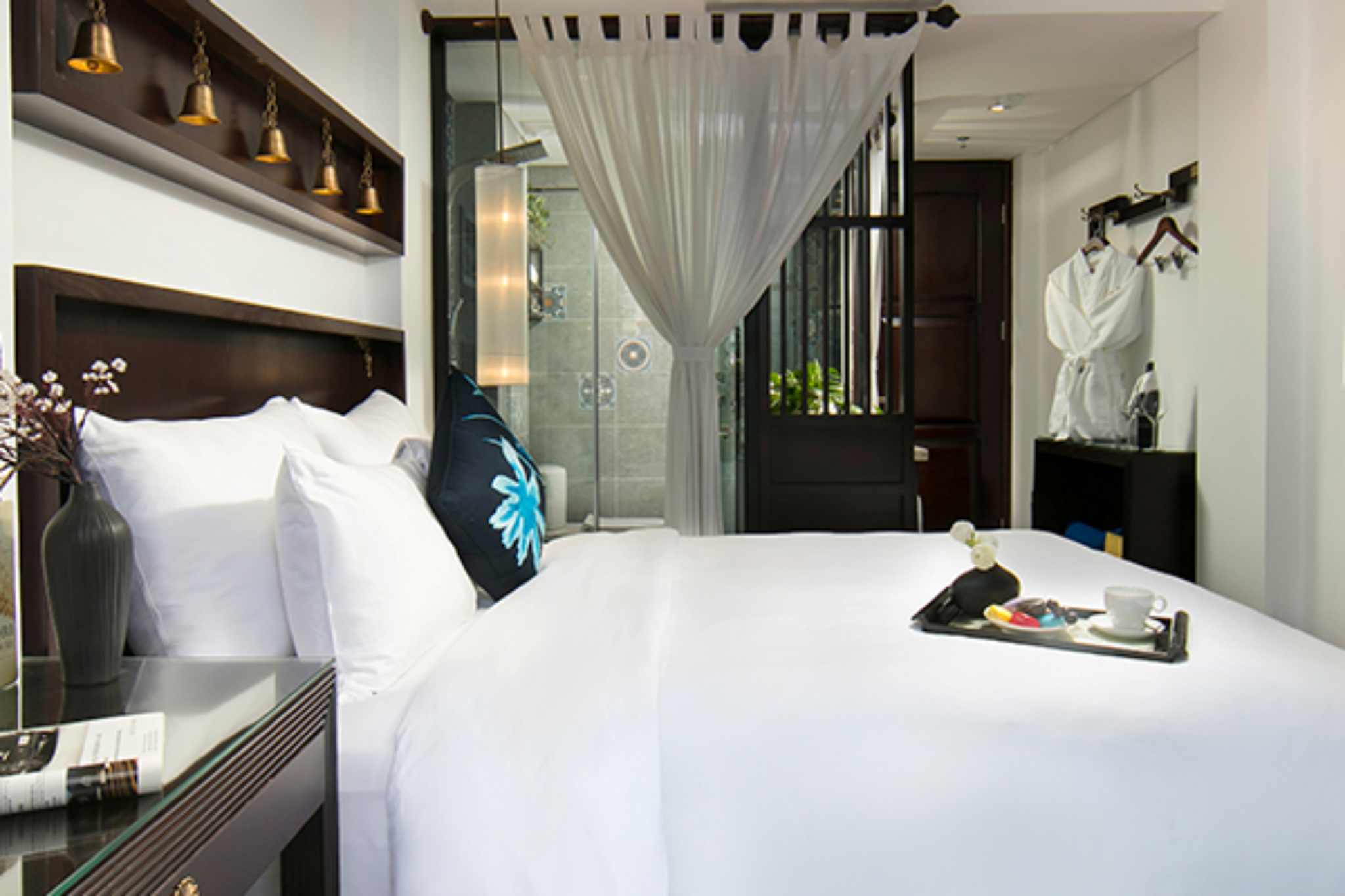 Phòng deluxe có ban công tại Carillon Boutique Hanoi Hotel 