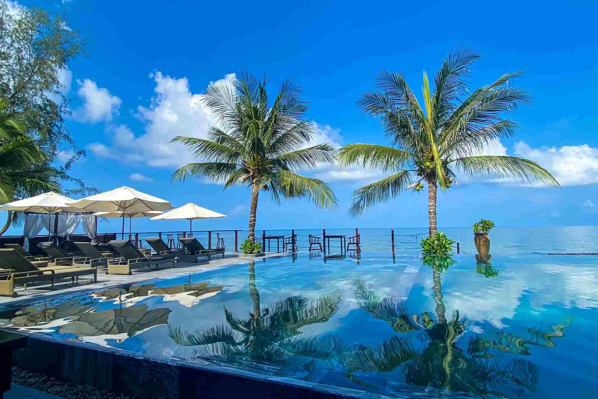 Hồ bơi tại The Palmy Phú Quốc Resort & Spa