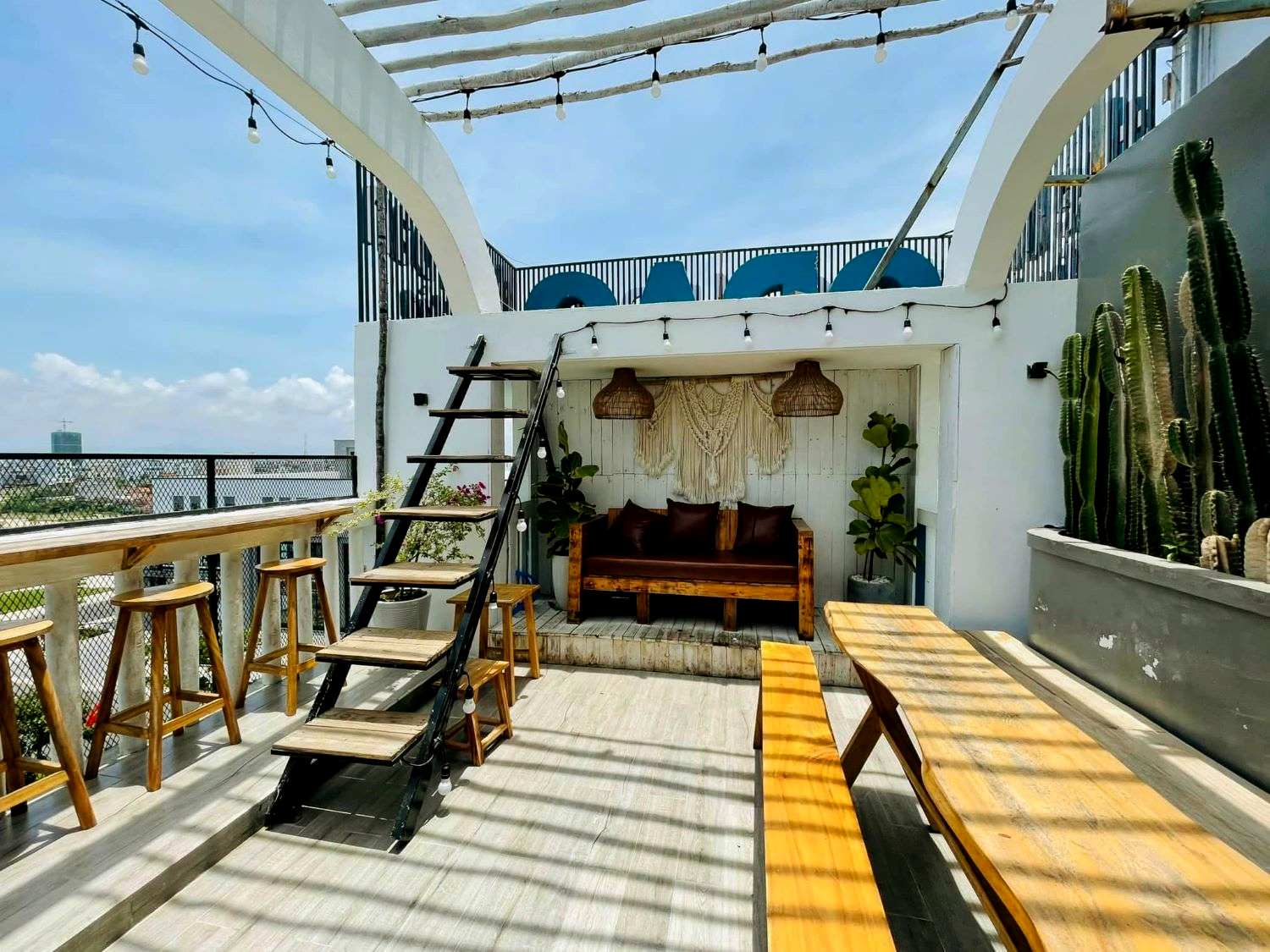 Tầng thượng The Urban Homestay Phú Yên