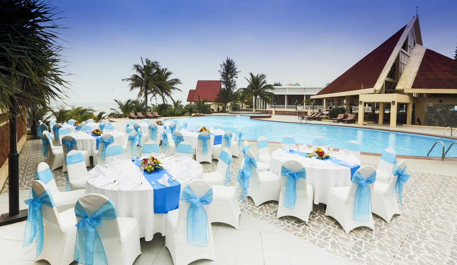 tổ chức tiệc cưới tại  Sandy Beach Non Nước Resort