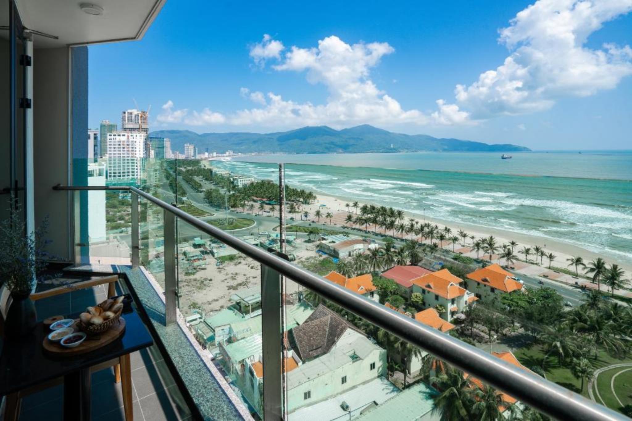 review Sala Danang Beach Hotel 