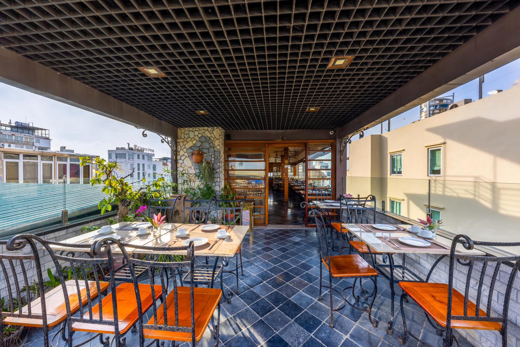 thi công nội thất khách sạn giá rẻ nhà hàng