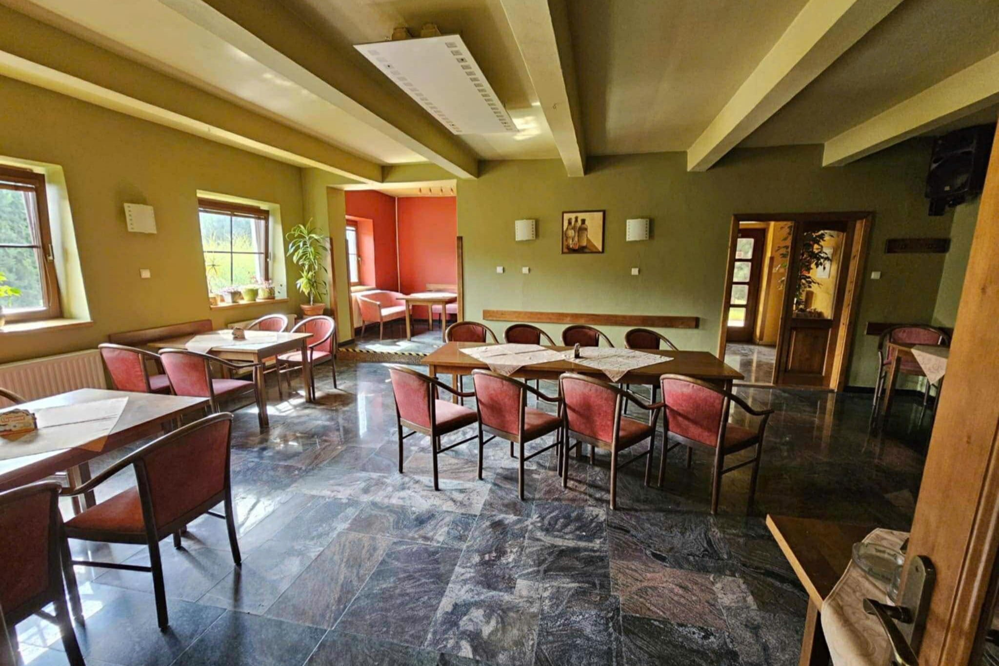 thiet-ke-nha-hang-tai-slovakia3