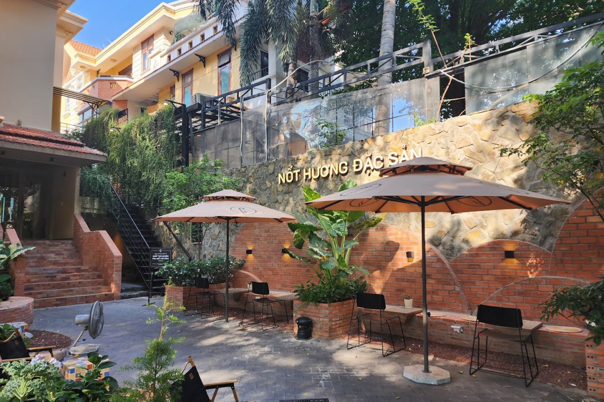 Thiết kế Phê La Xuân Thủy