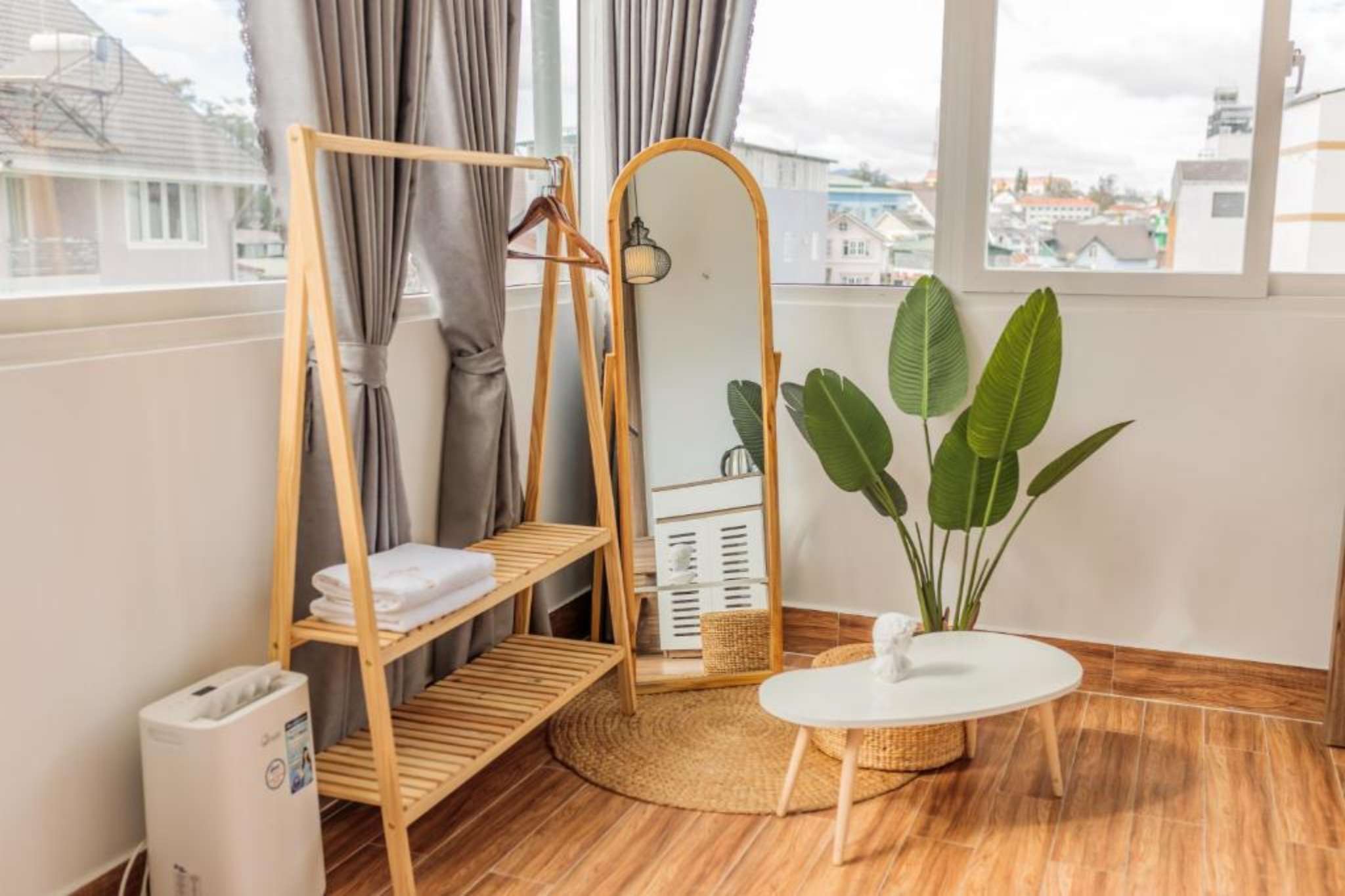 Nội thất phòng ngủ của The Morris Hotel Đà Lạt