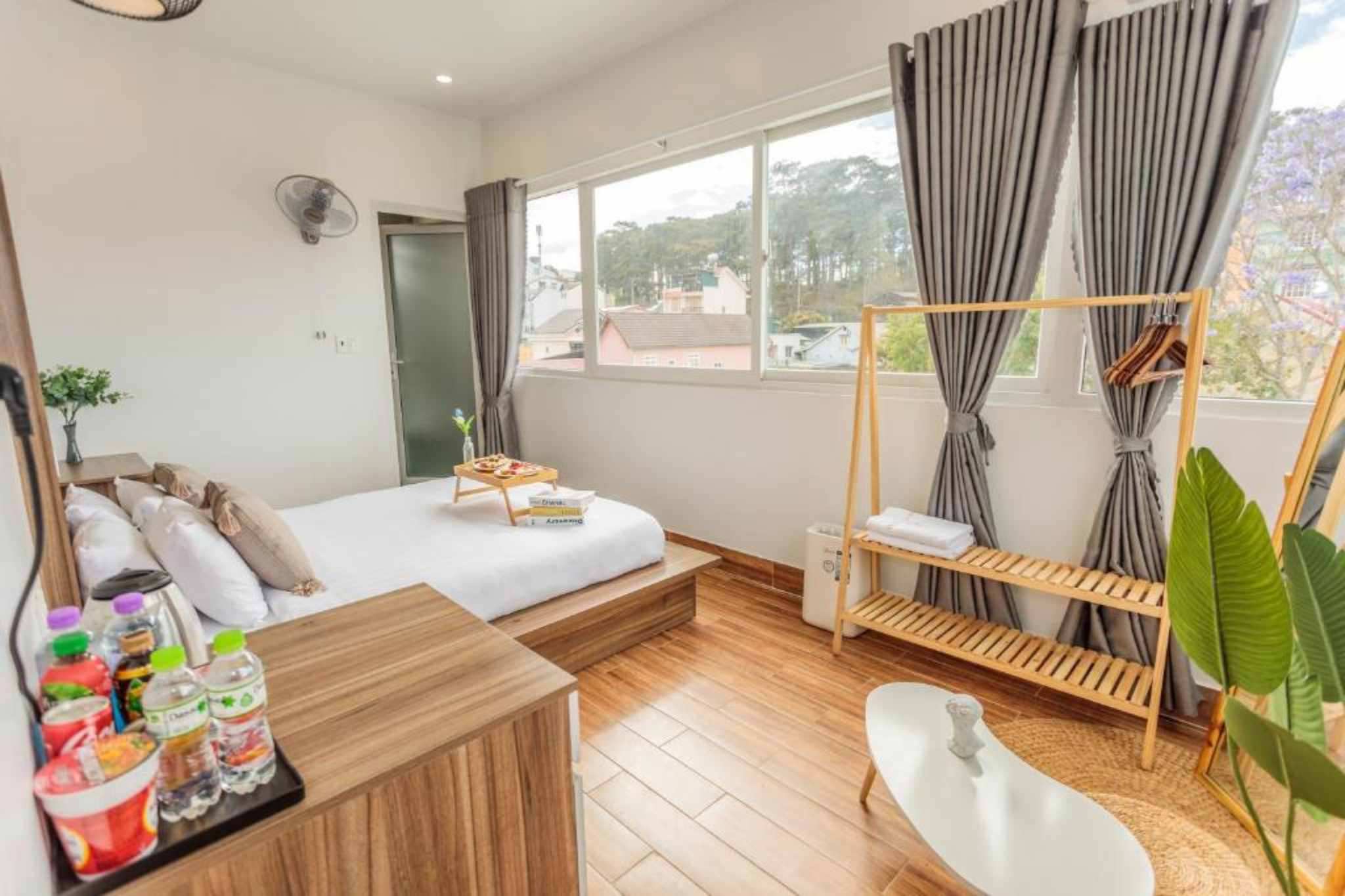 Trần nhà thạch cao của The Morris Hotel Đà Lạt