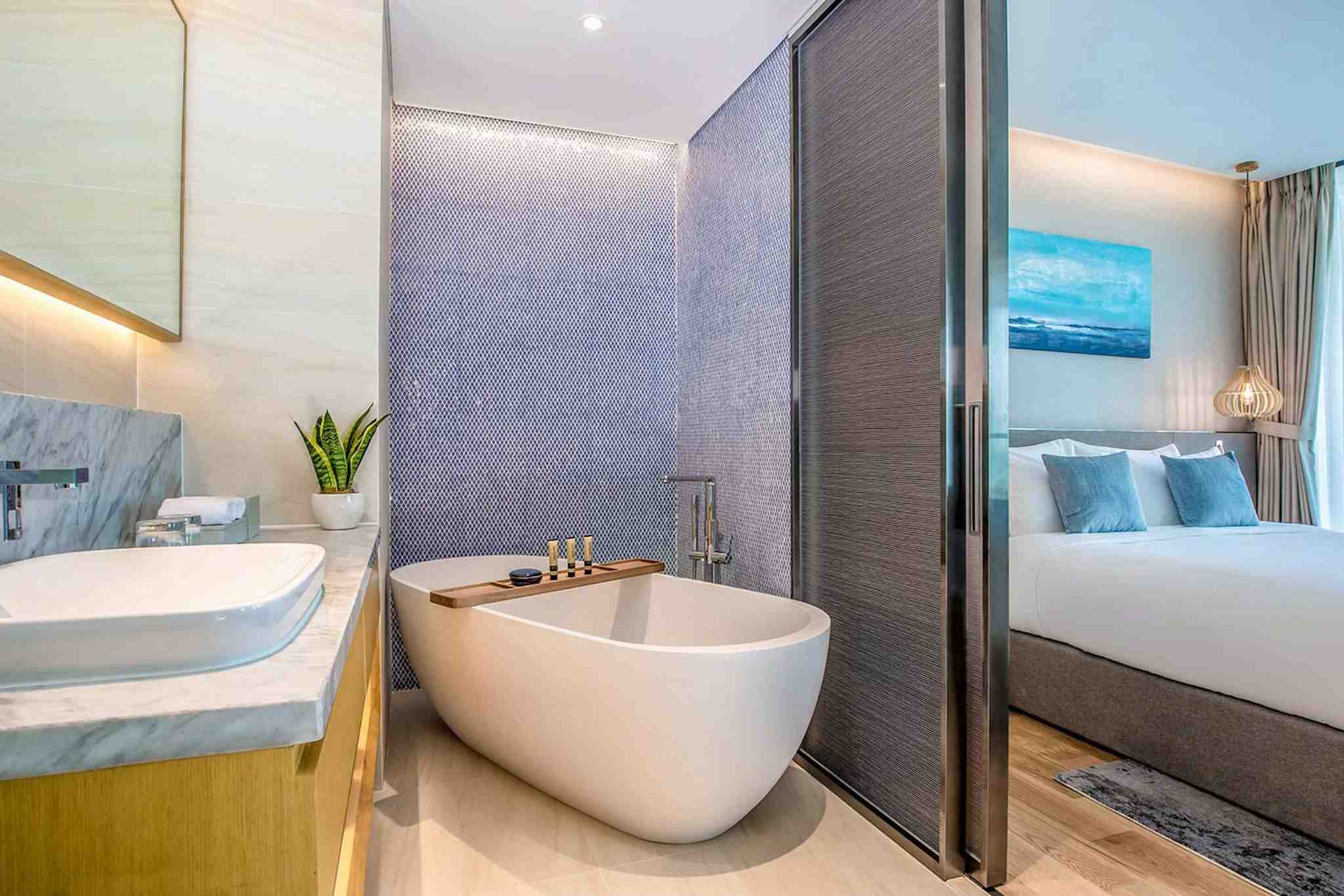 Thiết kế bồn tắm nằm của Sel de Mer Hotel & Suites 