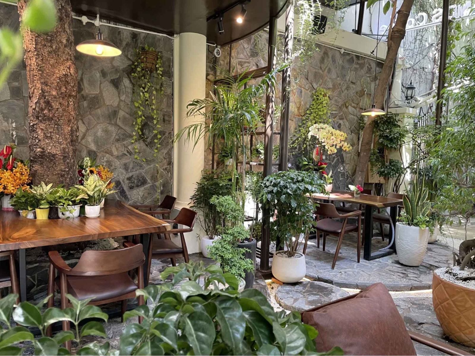 mau-thiet-ke-quan-cafe-san-vuon