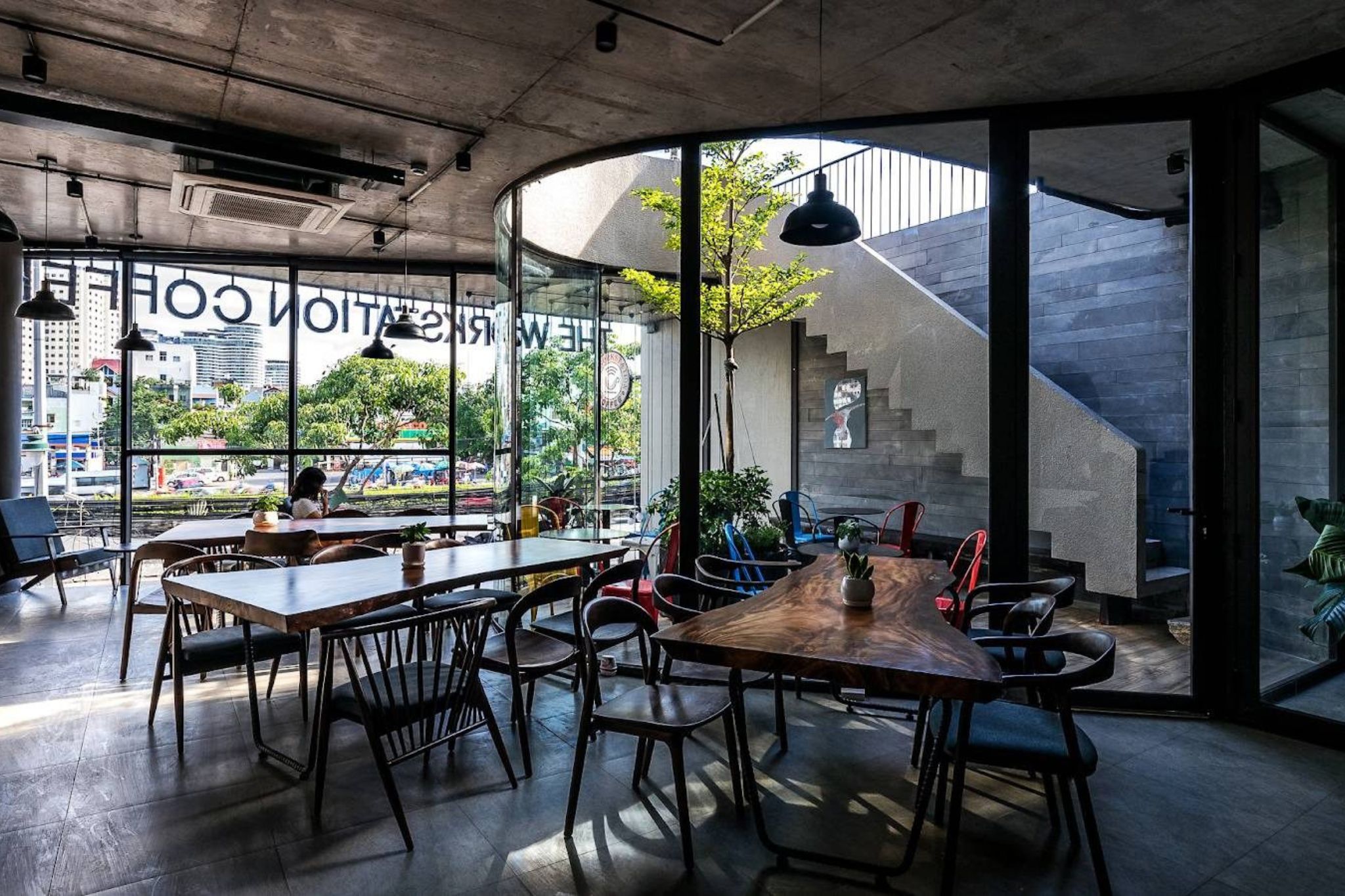 thue-moi-hay-sang-nhuong-mat-bang-thiet-ke-va-cai-tao