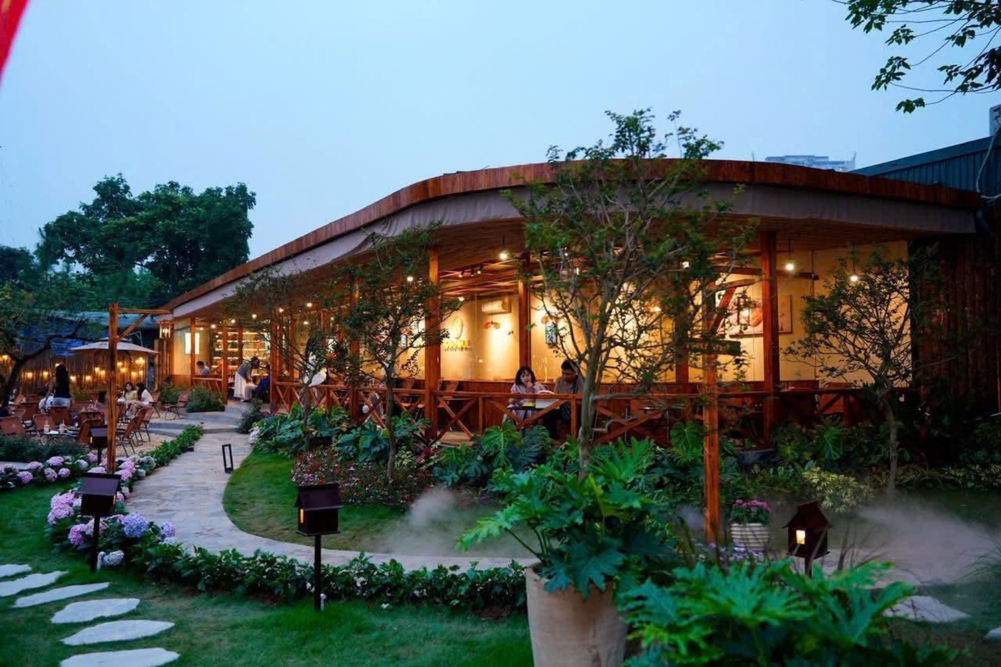 Mẫu quán cafe sân vườn